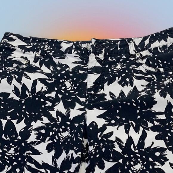 JONES NEW YORK Women’s 8P Black White Capri Pant - Picture 2 of 4